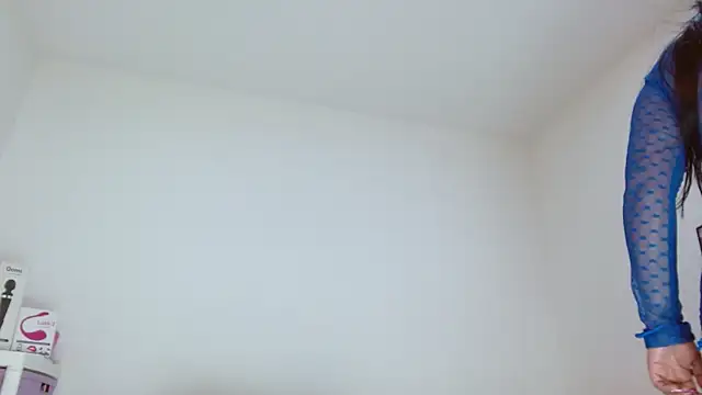 Snapshot of sashacreamy_ chatting on 09-20-25, 03:44 sashacreamy online show from 09-20-25, 03:44