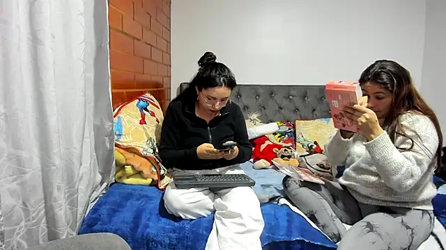  girls on fire  online show from 12-22-25, 11:05