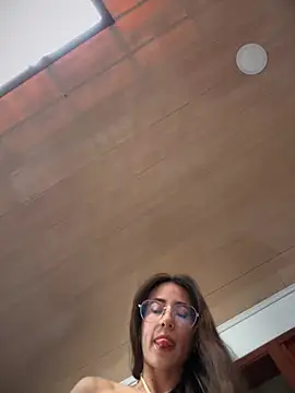 lauravasquez online show from 02-18-25, 05:31