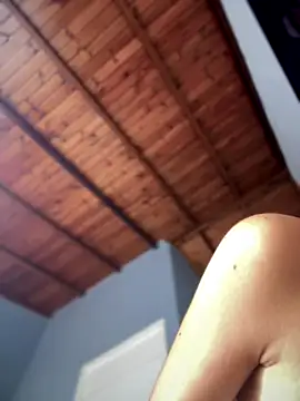 lauravasquez online show from 10-22-25, 05:01