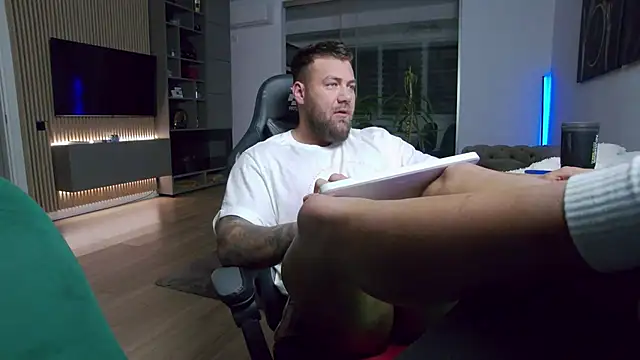 UbbeViking online show from 12-14-25, 07:41