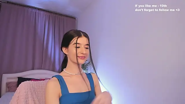 Snapshot of LauraCoy chatting on 02-17-25, 08:27 LauraCoy online show from 02-17-25, 08:27