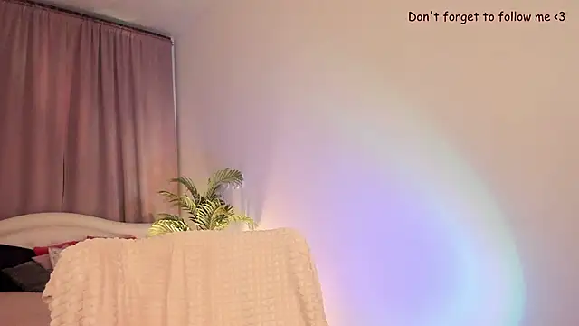Snapshot of LauraCoy chatting on 02-06-25, 08:23 LauraCoy online show from 02-06-25, 08:23