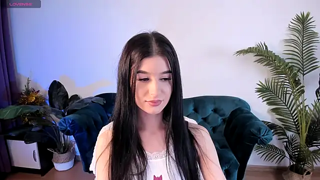 Snapshot of LauraCoy chatting on 01-27-25, 08:17 LauraCoy online show from 01-27-25, 08:17