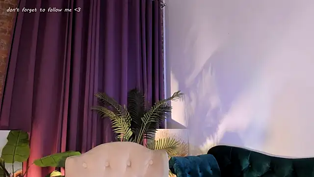 Snapshot of LauraCoy chatting on 01-30-25, 08:21 LauraCoy online show from 01-30-25, 08:21