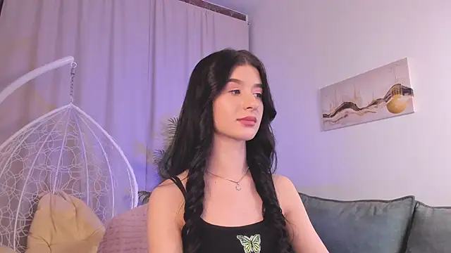 Snapshot of LauraCoy chatting on 01-21-25, 08:21 LauraCoy online show from 01-21-25, 08:21