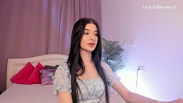 Snapshot of LauraCoy chatting on 01-19-25, 08:19 LauraCoy online show from 01-19-25, 08:19