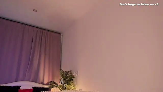 Snapshot of LauraCoy chatting on 01-16-25, 03:23 LauraCoy online show from 01-16-25, 03:23