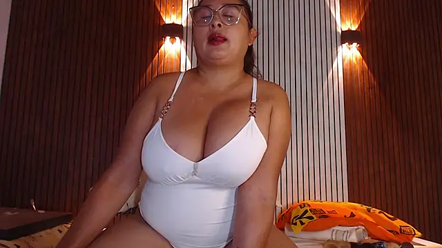 NadiaWhite online show from 05-02-26, 09:36