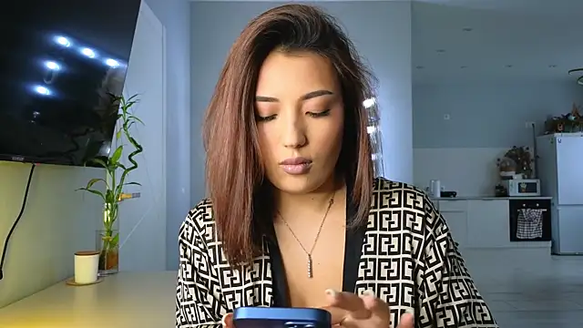 lily  foster online show from 03-23-25, 05:32