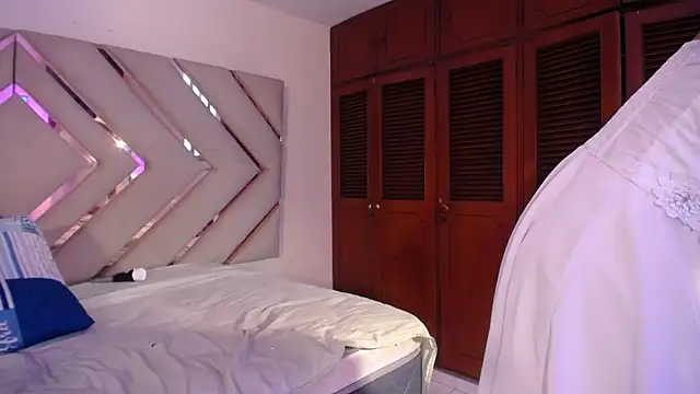 Raven foxter1 online show from 11-29-25, 09:04