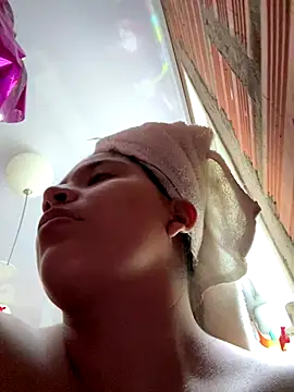 moncerrat luna online show from 12-15-25, 04:57