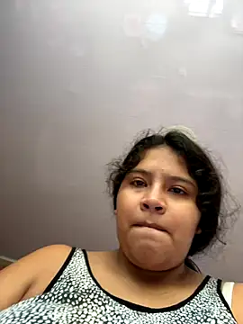 moncerrat luna online show from 11-22-25, 04:17