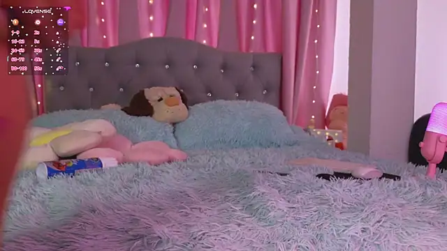 Snapshot of Emiily_Scott1 chatting on 03-21-25, 05:56 Emiily Scott1 online show from 03-21-25, 05:56