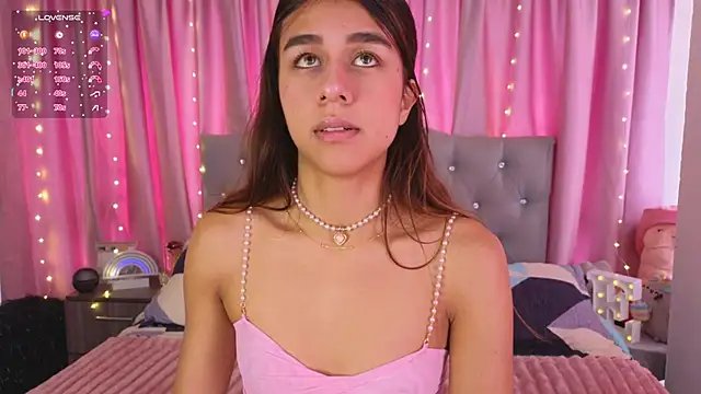 Snapshot of Emiily_Scott1 chatting on 03-05-25, 02:12 Emiily Scott1 online show from 03-05-25, 02:12