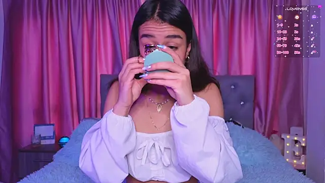 Snapshot of Emiily_Scott1 chatting on 12-05-25, 02:48 Emiily Scott1 online show from 12-05-25, 02:48