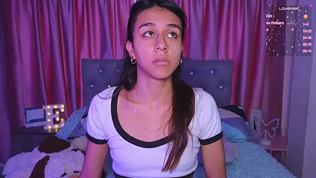 Snapshot of Emiily_Scott1 chatting on 11-18-25, 09:18 Emiily Scott1 online show from 11-18-25, 09:18