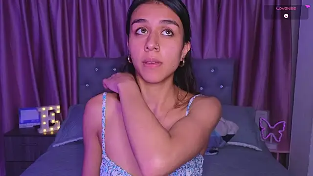 Snapshot of Emiily_Scott1 chatting on 11-13-25, 11:08 Emiily Scott1 online show from 11-13-25, 11:08