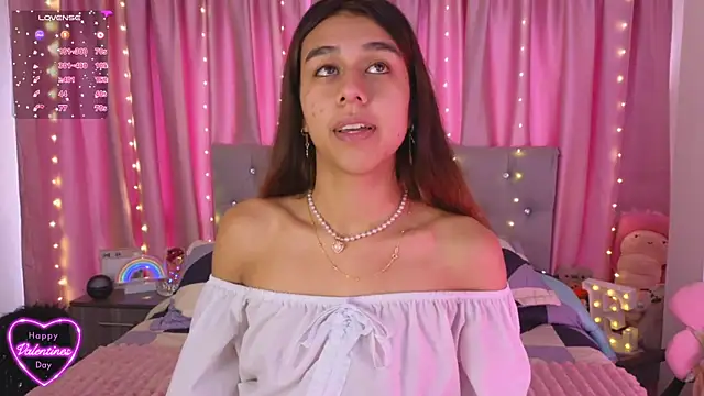 Snapshot of Emiily_Scott1 chatting on 02-17-25, 02:38 Emiily Scott1 online show from 02-17-25, 02:38