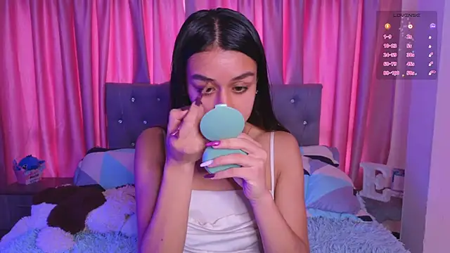 Snapshot of Emiily_Scott1 chatting on 09-19-25, 03:27 Emiily Scott1 online show from 09-19-25, 03:27