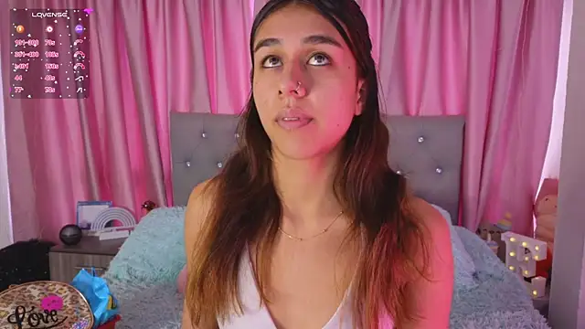 Snapshot of Emiily_Scott1 chatting on 03-21-25, 02:51 Emiily Scott1 online show from 03-21-25, 02:51