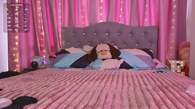 Snapshot of Emiily_Scott1 chatting on 03-10-25, 01:32 Emiily Scott1 online show from 03-10-25, 01:32