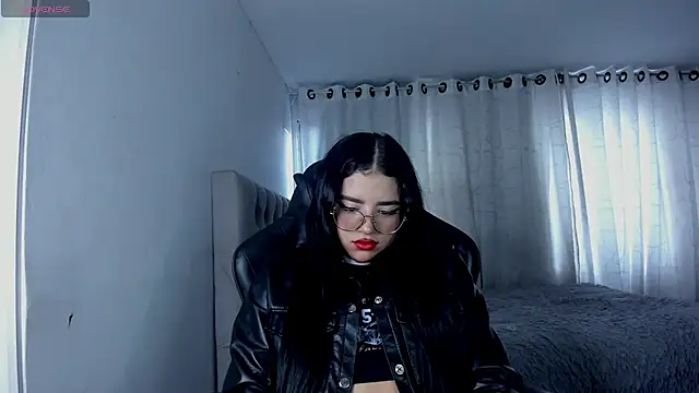 aliice walker  online show from 06-18-26, 09:42