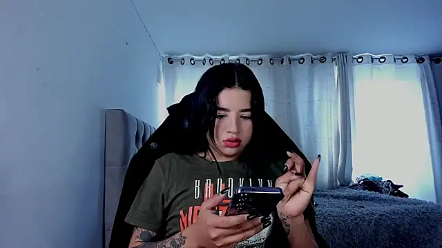 Snapshot of aliice_walker_ chatting on 02-16-26, 03:43 aliice walker online show from 02-16-26, 03:43