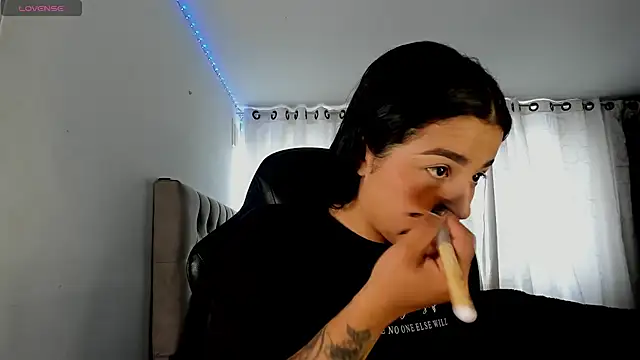 Snapshot of aliice_walker_ chatting on 02-02-26, 02:16 aliice walker online show from 02-02-26, 02:16