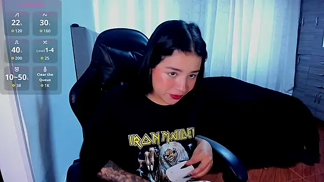 aliice walker  online show from 12-22-25, 03:12