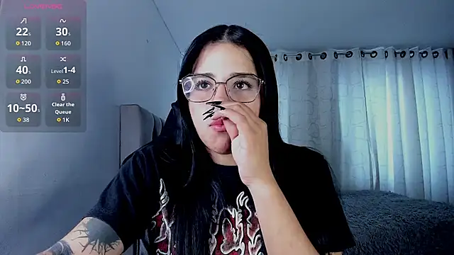 Snapshot of aliice_walker_ chatting on 02-23-26, 05:35 aliice walker online show from 02-23-26, 05:35