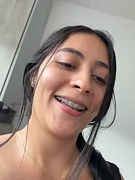 Snapshot of Sophie__Foxxx chatting on 05-16-26, 09:36 Sophie Foxxx online show from 05-16-26, 09:36
