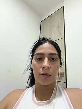 Snapshot of Sophie__Foxxx chatting on 06-17-26, 01:49 Sophie Foxxx online show from 06-17-26, 01:49