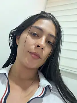 Snapshot of Sophie__Foxxx chatting on 05-21-26, 02:31 Sophie Foxxx online show from 05-21-26, 02:31