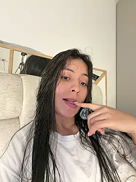 Snapshot of Sophie__Foxxx chatting on 04-21-26, 04:02 Sophie Foxxx online show from 04-21-26, 04:02