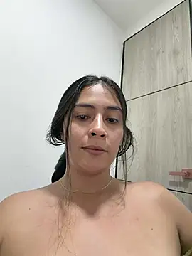 Snapshot of Sophie__Foxxx chatting on 06-26-26, 01:55 Sophie Foxxx online show from 06-26-26, 01:55