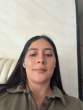 Snapshot of Sophie__Foxxx chatting on 06-01-26, 04:50 Sophie Foxxx online show from 06-01-26, 04:50