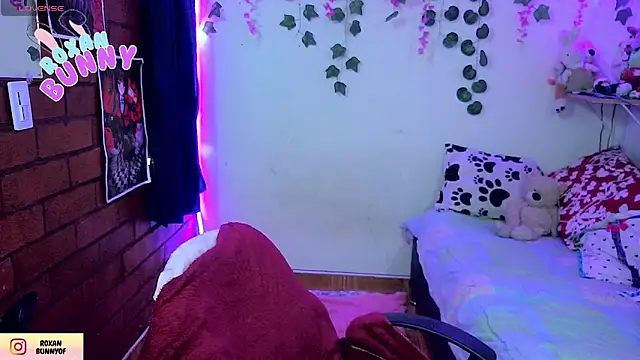 Roxanbunny1 online show from 04-21-26, 01:50