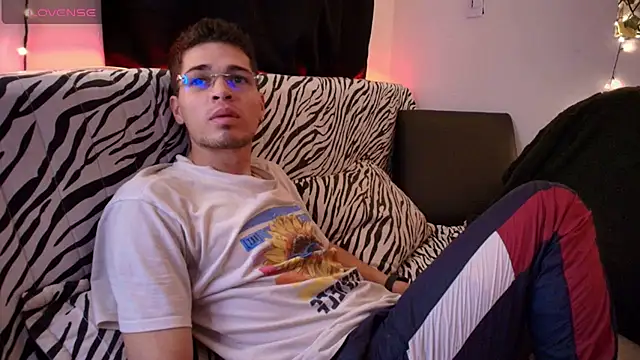 kisstarxxx online show from 02-15-26, 07:42