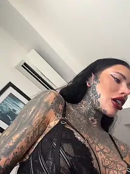 claudiacvc95 online show from 06-20-26, 07:02