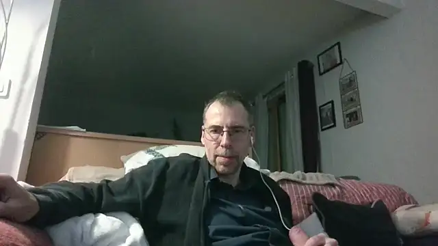 Snapshot of ptitcanard60600 chatting on 05-18-26, 09:52 ptitcanard60600 online show from 05-18-26, 09:52