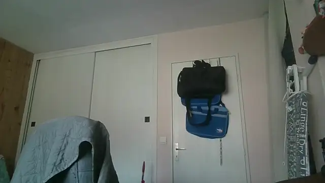 Snapshot of ptitcanard60600 chatting on 05-13-26, 07:37 ptitcanard60600 online show from 05-13-26, 07:37