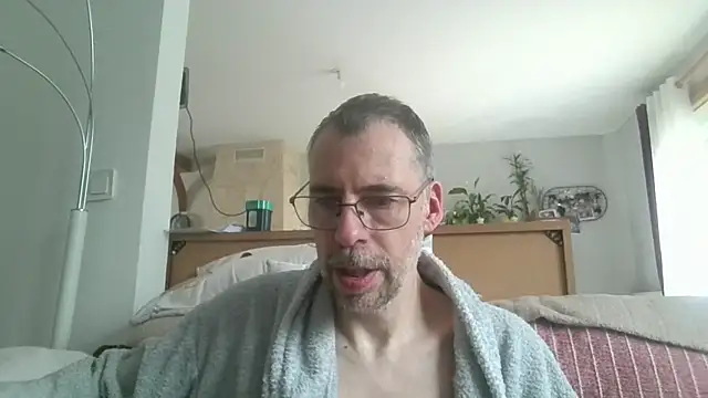Snapshot of ptitcanard60600 chatting on 05-10-26, 02:52 ptitcanard60600 online show from 05-10-26, 02:52