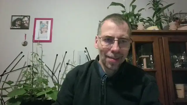 Snapshot of ptitcanard60600 chatting on 05-18-26, 04:51 ptitcanard60600 online show from 05-18-26, 04:51