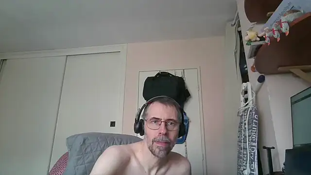 Snapshot of ptitcanard60600 chatting on 06-04-26, 11:15 ptitcanard60600 online show from 06-04-26, 11:15