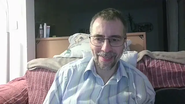 Snapshot of ptitcanard60600 chatting on 06-05-26, 09:53 ptitcanard60600 online show from 06-05-26, 09:53
