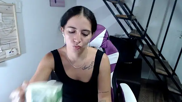 Snapshot of samantha_baby_ chatting on 11-12-25, 07:18 samantha baby online show from 11-12-25, 07:18