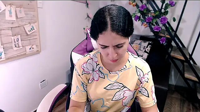 samantha baby  online show from 04-18-26, 06:21