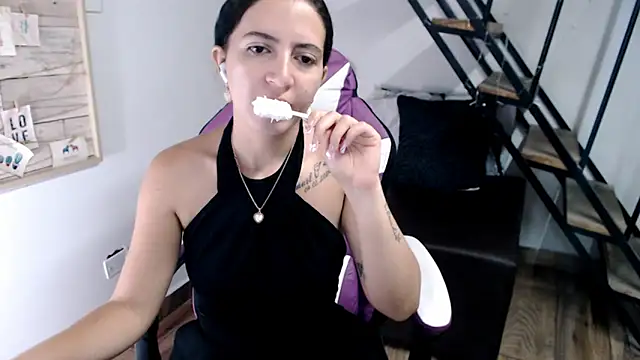 Snapshot of samantha_baby_ chatting on 12-19-25, 04:20 samantha baby online show from 12-19-25, 04:20