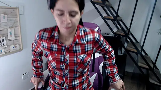 Snapshot of samantha_baby_ chatting on 10-12-25, 04:30 samantha baby online show from 10-12-25, 04:30